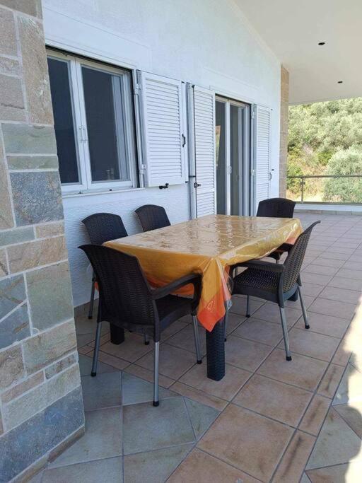 Ferienwohnung Ολόκληρος Όροφος Αγροτική Οικία Néos Pírgos Exterior foto