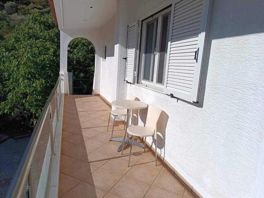 Ferienwohnung Ολόκληρος Όροφος Αγροτική Οικία Néos Pírgos Exterior foto
